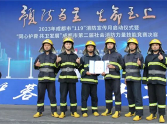 從火光中走來(lái)，“我們就是成都環(huán)球中心最后的防火墻”